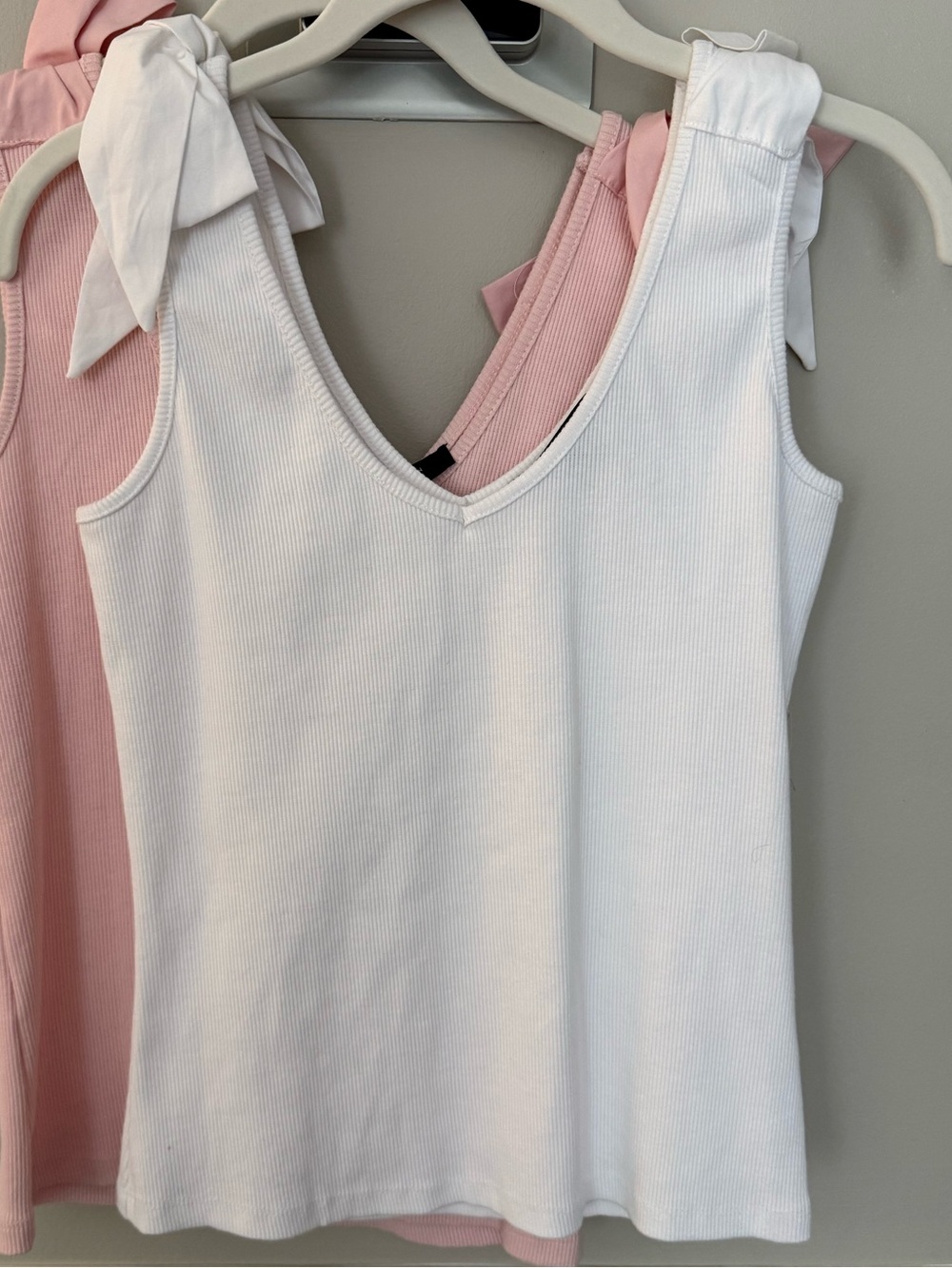 French Connection White Ribbed V-Neck Tie-Shoulder Tank - Size Small